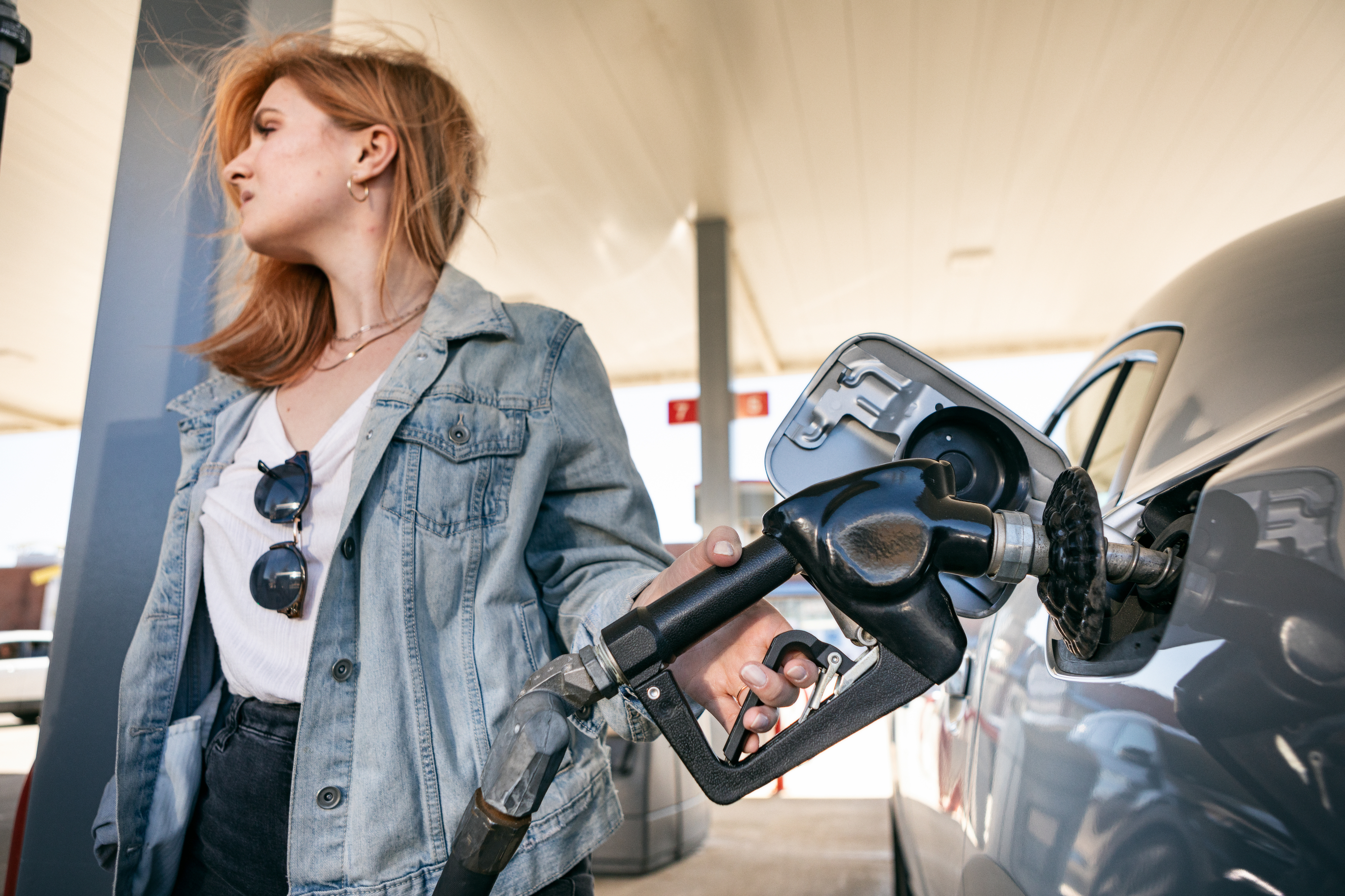 Employee paying for fuel with out of pocket expenses.